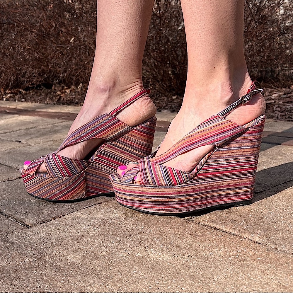 - Bamboo Sz 10 Retro Striped Platform Wedge! EUC!